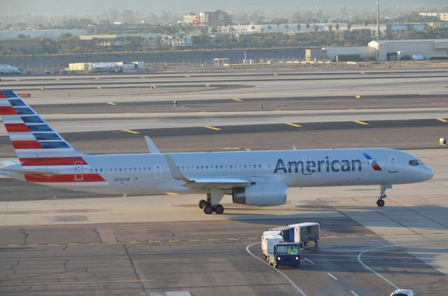 Boeing 757-200 (N935UW)