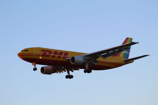 Airbus A300F4-200 (D-AEAS) - A DHL A300B6 on final approach into LHR, landing on runway 27L.br /br /Location: Myrtle Ave.br /Date: 04.08.22 (dd/mm/yy).