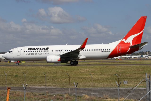 Boeing 737-800 (VH-VYE)