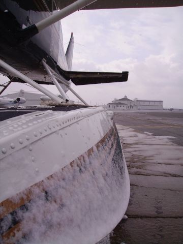 Cessna 206 Stationair (N545TF) - 45 minutes later, snow on the float, an odd site if your not from Alaska