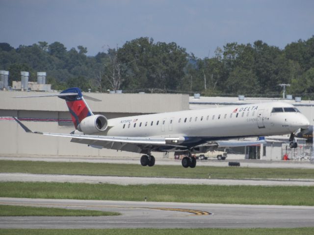 Canadair Regional Jet CRJ-900 (N319PQ)