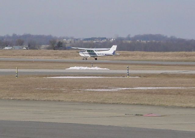 Cessna Skyhawk (N733CR) - Departing 27 on 1/14/10