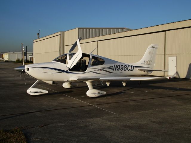 Cirrus SR-22 (N998CD)