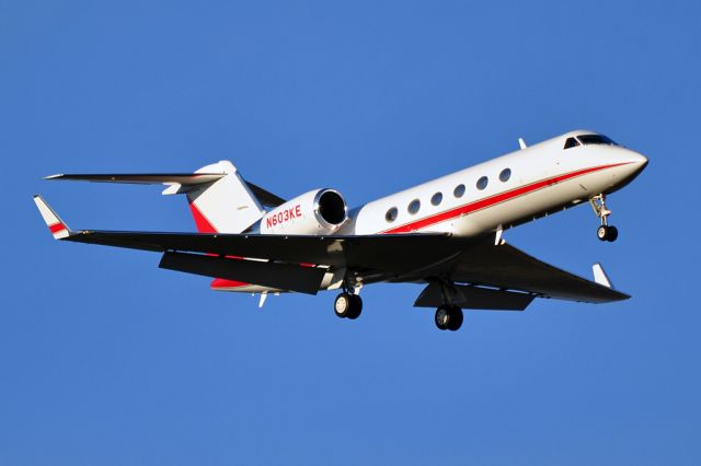 Gulfstream Aerospace Gulfstream IV (N603KE) - Short finals RWY13. Prague Ruzyne Airport. Dec 3, 2008.