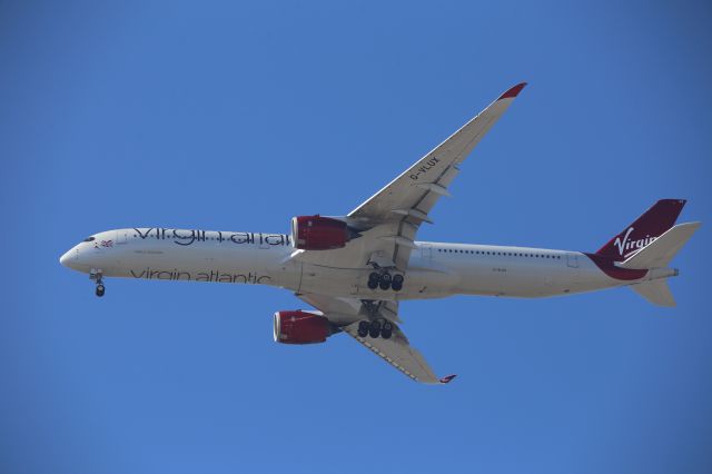 Airbus A350-1000 (G-VLUX)