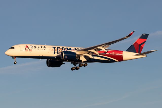 Airbus A350-900 (N521DN) - Delta's A350-941 "Team USA" on short final for 22R after its overnight flight from Seoul