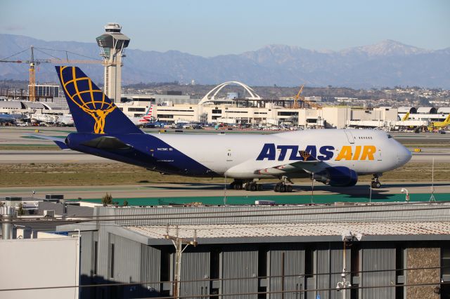 Boeing 747-400 (N472MC)