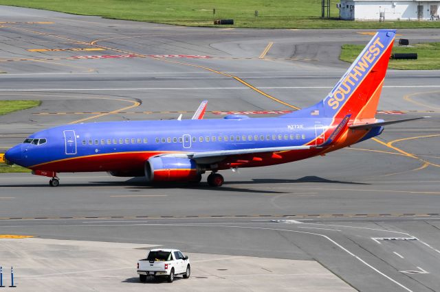 Boeing 737-700 (N772IE)