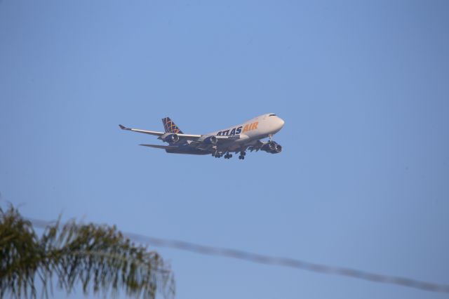 Boeing 747-400 (N492MC)