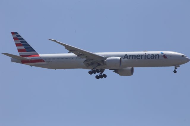 BOEING 777-300ER (N722AN)