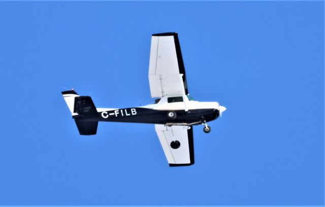 C-FILB — - C-FILB Cessna 152 Cargair Ltd survolant le fleuve St-Laurent à Lavaltrie QC. le 13-02-2023 à 14:47