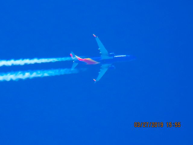 Boeing 737-800 (N8670A)