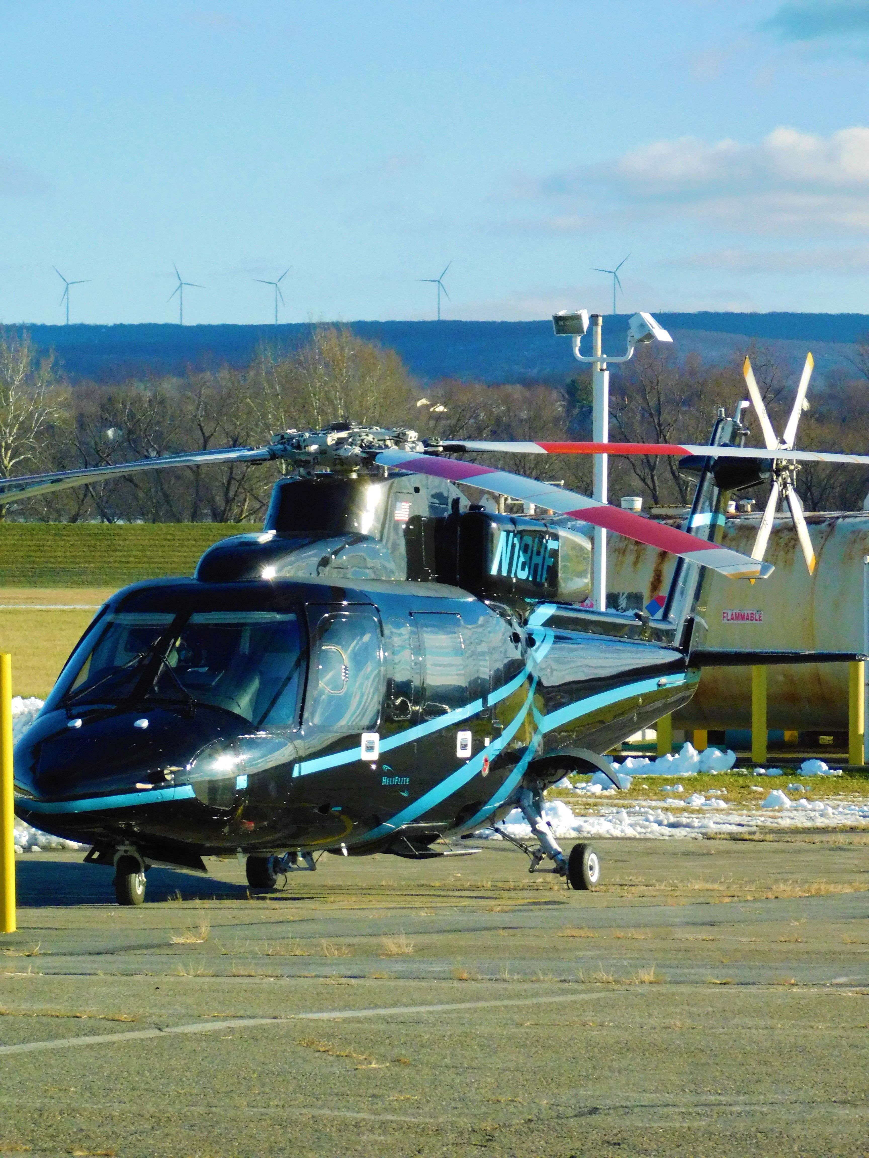 Sikorsky S-76 (N18HF)