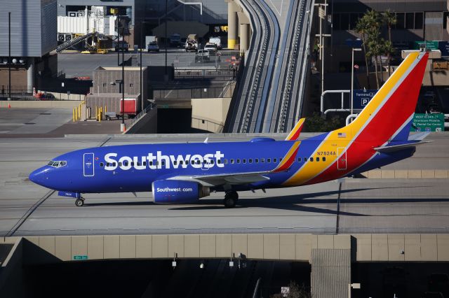 Boeing 737-700 (N7824A)