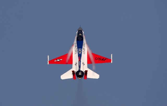 Lockheed F-16 Fighting Falcon —