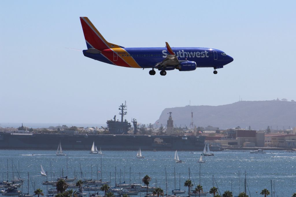 BOEING 737-300 (N643SW) - Landing 27 with carrier, boats, and bay in background