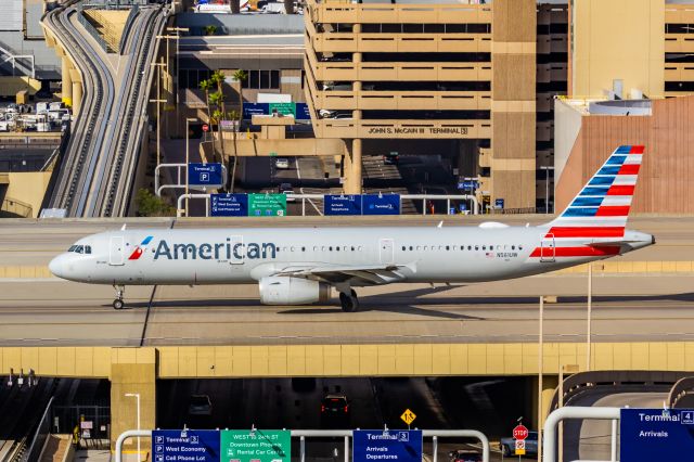Airbus A321 (N561UW) - An American Airlines A321 taxiing at PHX on 2/13/23, the busiest day in PHX history, during the Super Bowl rush. Taken with a Canon R7 and Canon EF 100-400 II L lens.