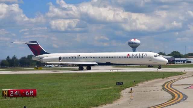 McDonnell Douglas MD-88 (N947DL) - Delta McDonnell Douglas MD-88 N947DL in Dayton 