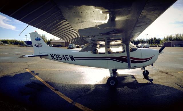 Cessna Skyhawk (N354FW)