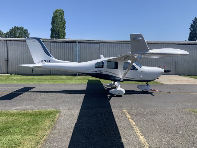 Piper Cherokee (N758J)