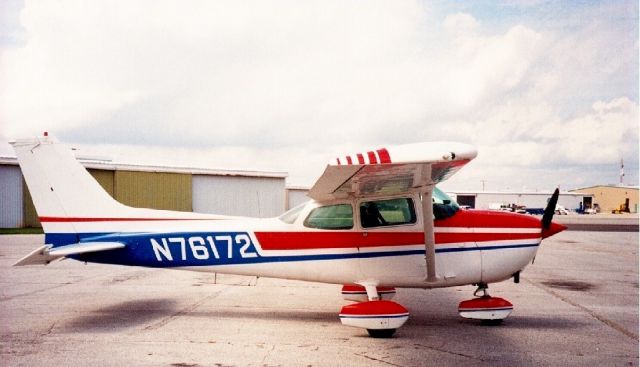 Cessna Skyhawk (N76172) - Bicentennial Cessna 172