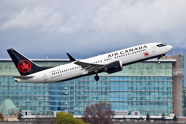 Boeing 737 MAX 8 (C-FSEQ)