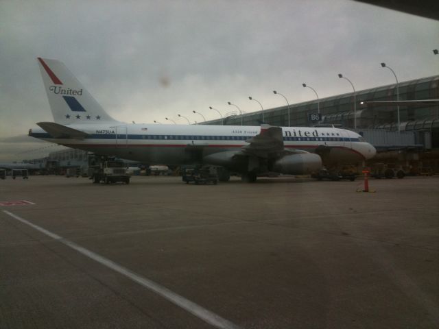 Airbus A320 (N475UA)