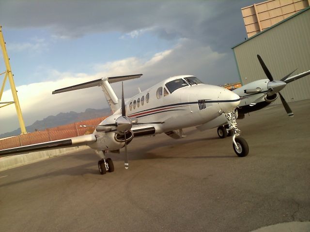 Beechcraft Super King Air 200 (N888HT)