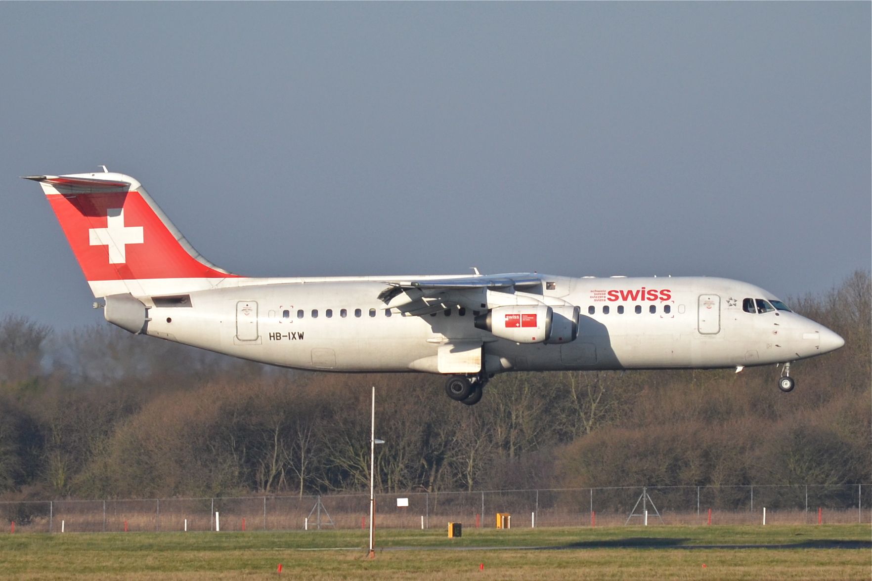 Avro RJ-100 Avroliner (HB-IXW)