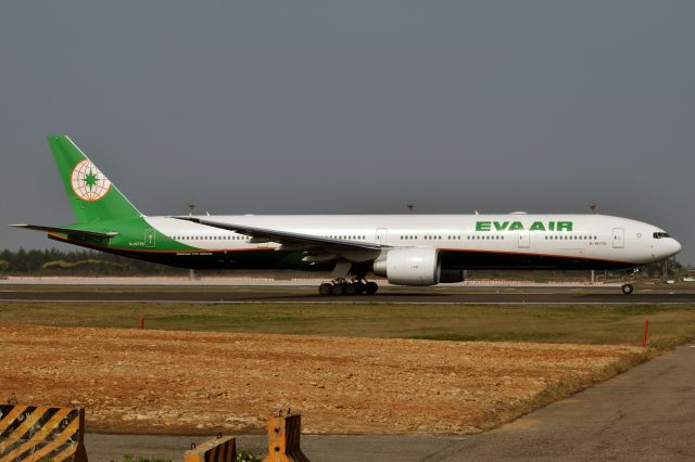 BOEING 777-300ER (B-16726)