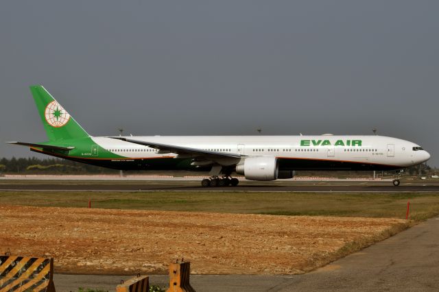 BOEING 777-300ER (B-16726)