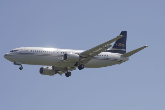 BOEING 737-400 (C-FLHJ) - The very first arrival of New Leaf in Winnipeg.