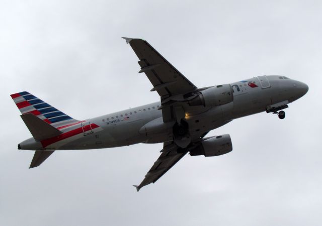 Airbus A319 (N749US)