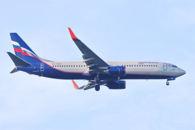 Boeing 737-800 (RA-73128)