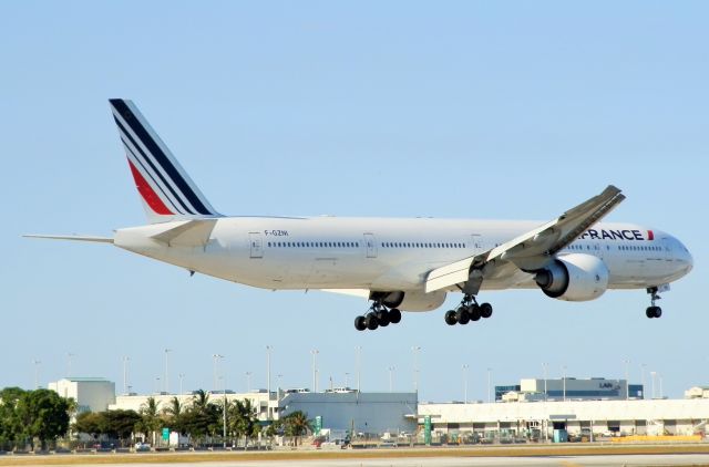 BOEING 777-300ER (F-GZNI)