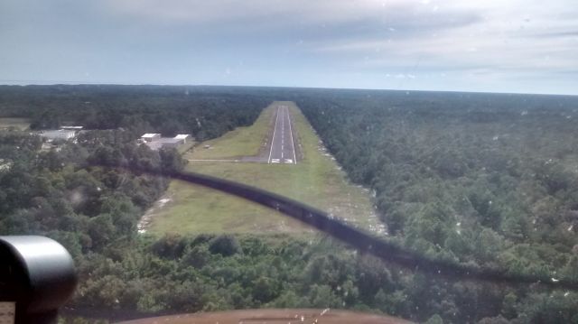 Cessna Skyhawk (N738ZC) - Short final for RWY 23 in Carrabelle. Theres a good BBQ restaurant a short walk from the airport too!