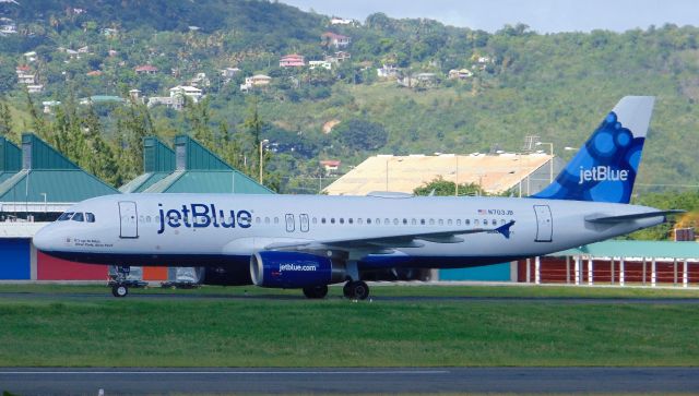 Airbus A320 (N703JB)