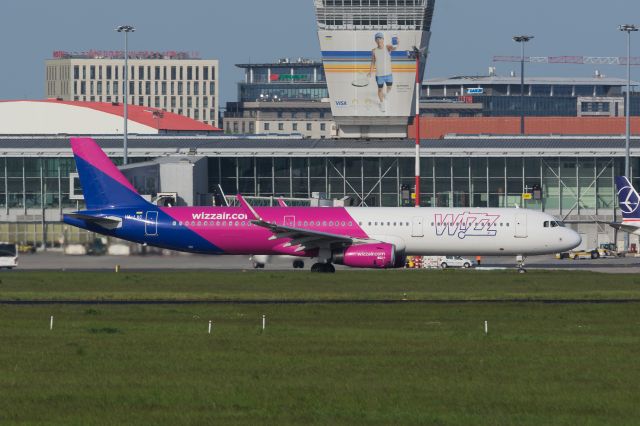 Airbus A321 (HA-LXC)