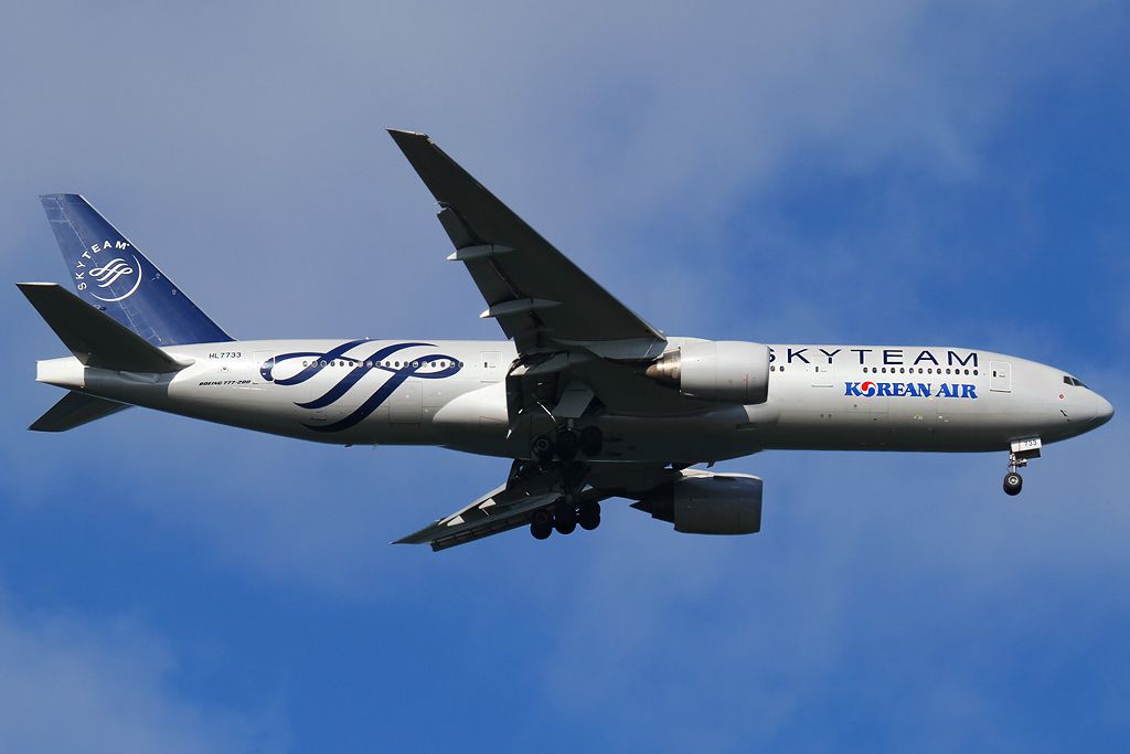 Boeing 777-200 (HL7733)