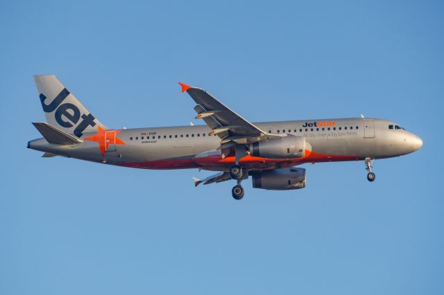 Airbus A320 (VH-VQR)