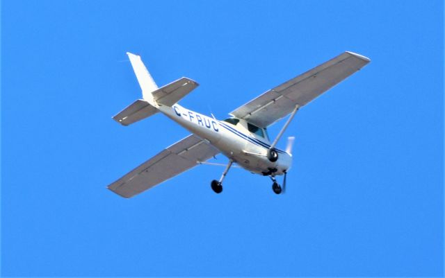 Cessna 152 (C-FRUC) - C-FRUC Cessna 152 Cargair Ltee survolant la ville de Lavaltrie QC. le 13-12-2022 à 12:24
