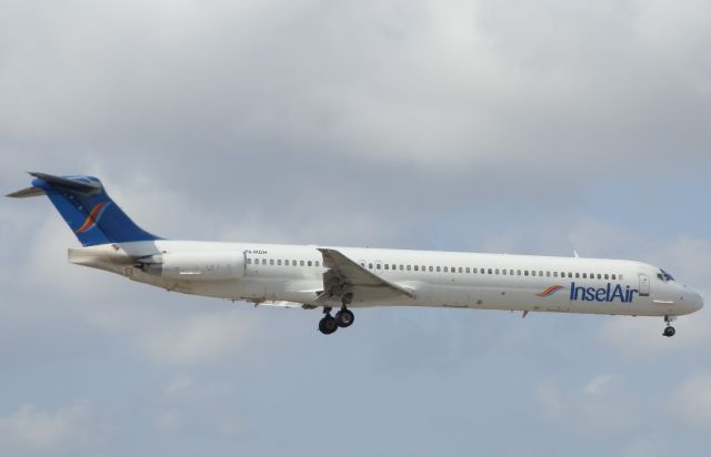 McDonnell Douglas MD-82 (P4-MDH)