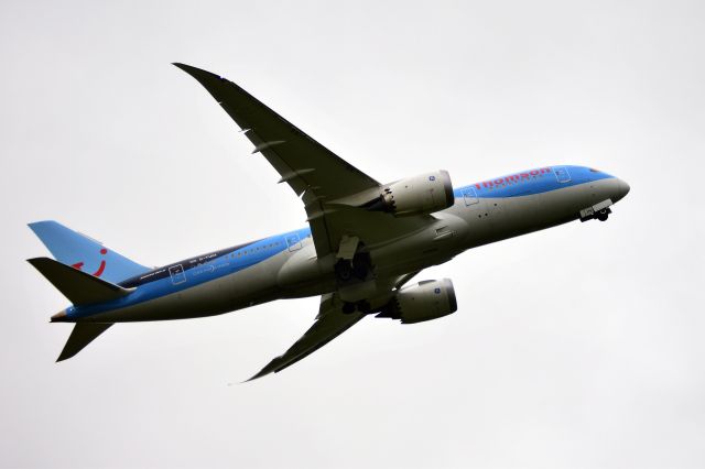 Boeing 787-8 (G-TUIH) - TUI Airways - B787-8 (G-TUIH) A late morning departure from cloudy NCL probably heading for sunnier climates in either SFB or CUN. (Photo Jun 2016)