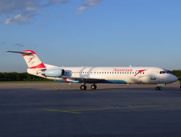 Fokker 100 (OE-LVJ)