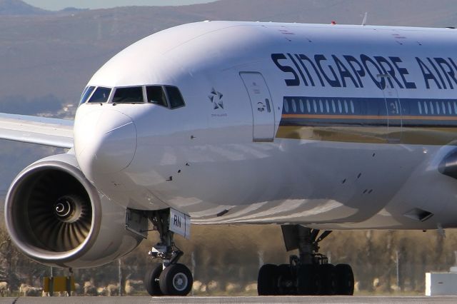 Boeing 777-200 (9V-SRN) - readying for its return to SIN as SQ298