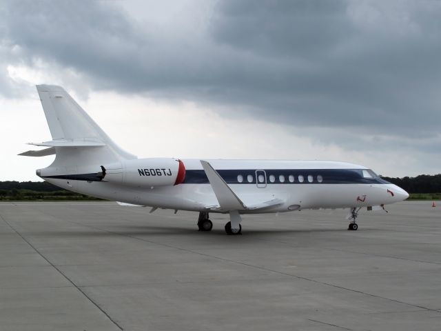 Dassault Falcon 2000 (N606TJ) - This is a very good business jet: Speed, range, cabin comfort and short field performance are among the top in its class.