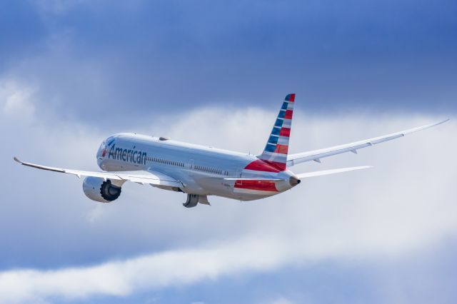 Boeing 787-9 Dreamliner (N823AN) - An American Airlines 787-9 taking off from PHX on 2/13/23, the busiest day in PHX history, during the Super Bowl rush. Taken with a Canon R7 and Canon EF 100-400 II L lens.
