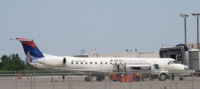 Embraer ERJ-145 (N274SK) - Rudder confusion!  Chautauqua 6159 showing some peeled covering on the rudder at Blue Grass Airport (KLEX)