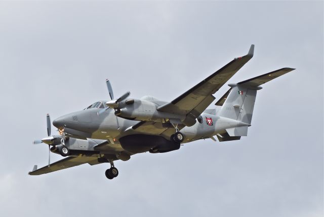 Beechcraft Super King Air 350 (ANX1191) - Mexican Navy´s Beechcraft King Air 350ER, ANX-1191, serial FL-888 landing on 22 runway in Santa Lucia AB.