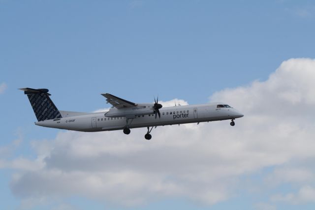 de Havilland Dash 8-400 (C-GKQF)